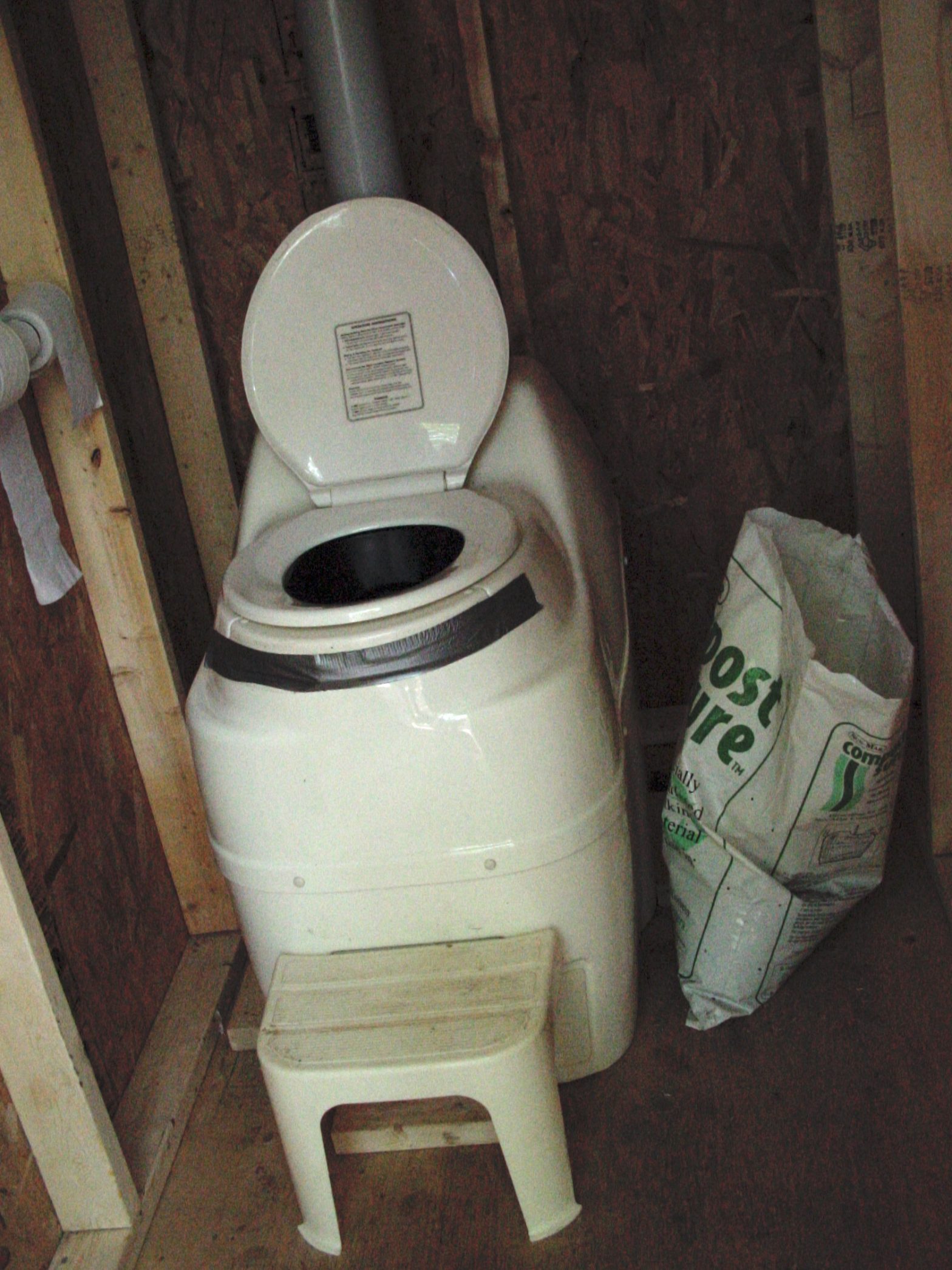 COMPOSTING TOILETS How to Buy and Use One Wisely