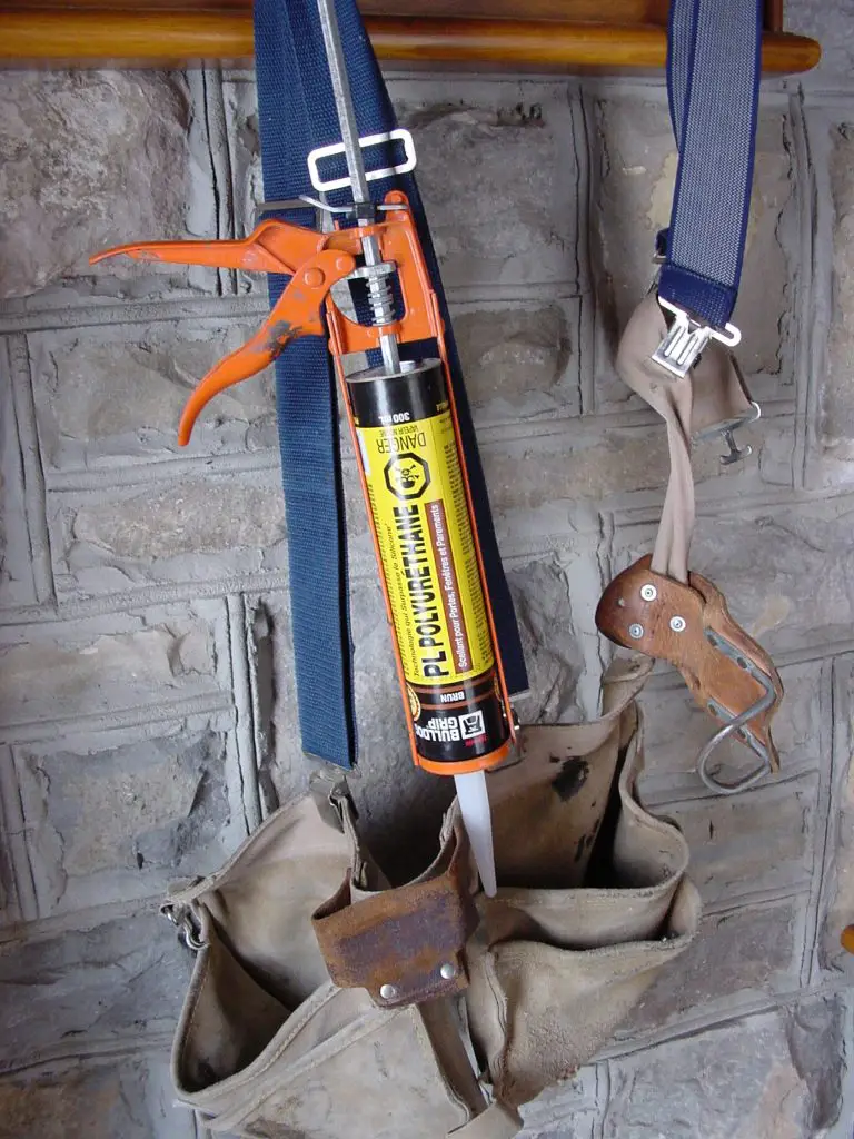 Polyurethane Caulking Gun