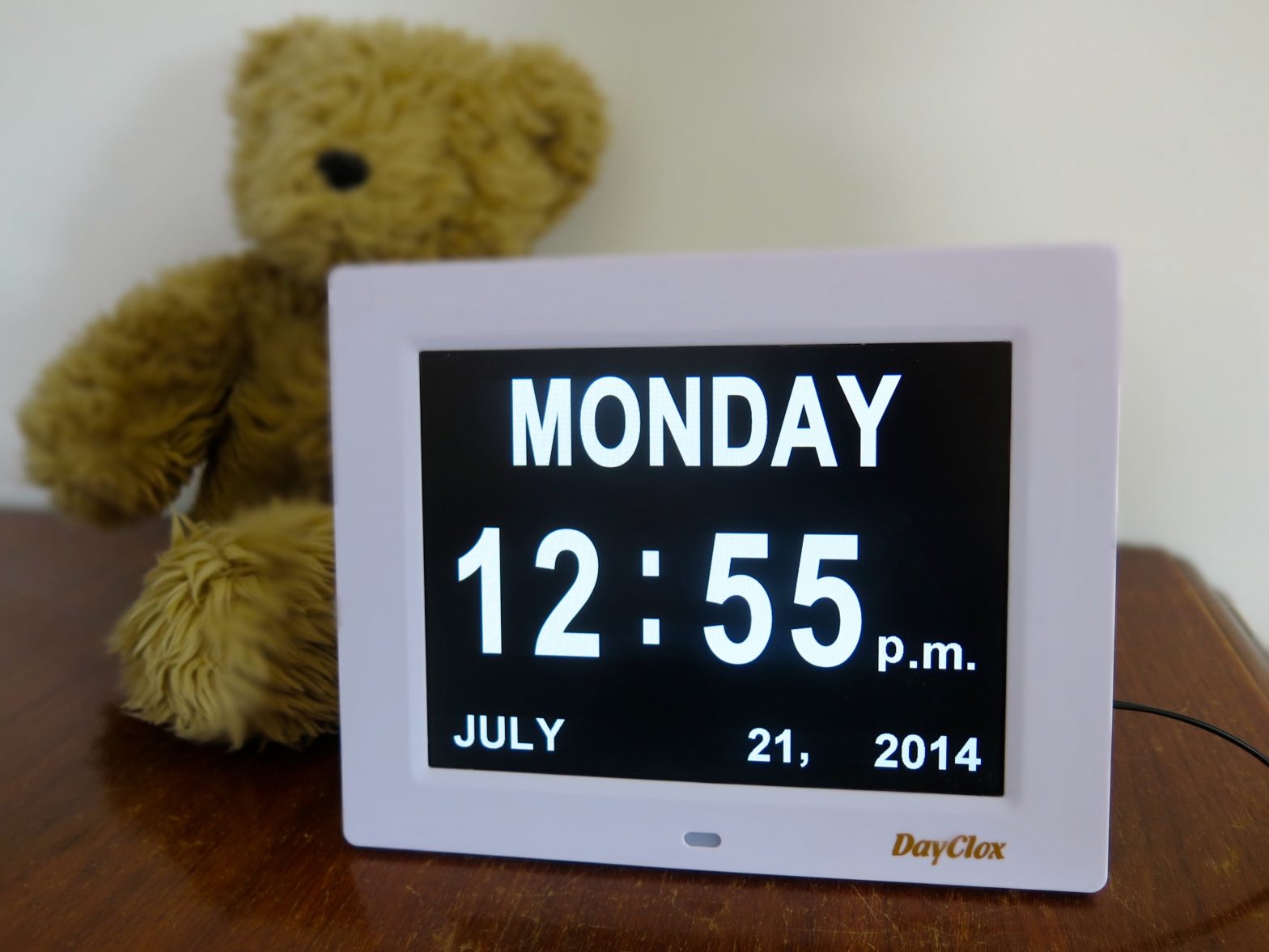 Large-Display Simple Clock Eases Dementia Burden