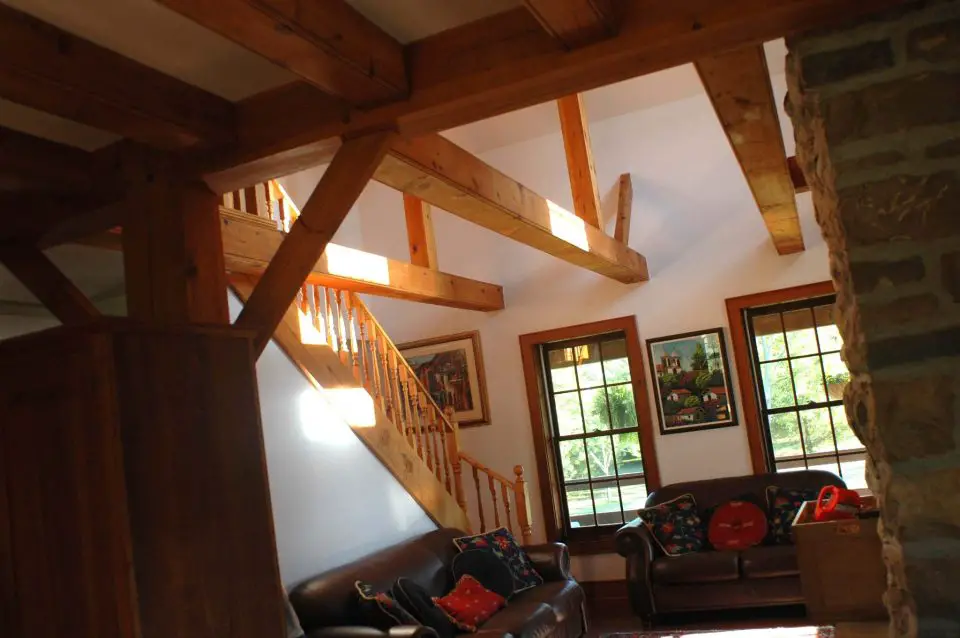 This is the livingroom of the house I designed and built for my family. A second source of light to the right is hidden here behind the fireplace.