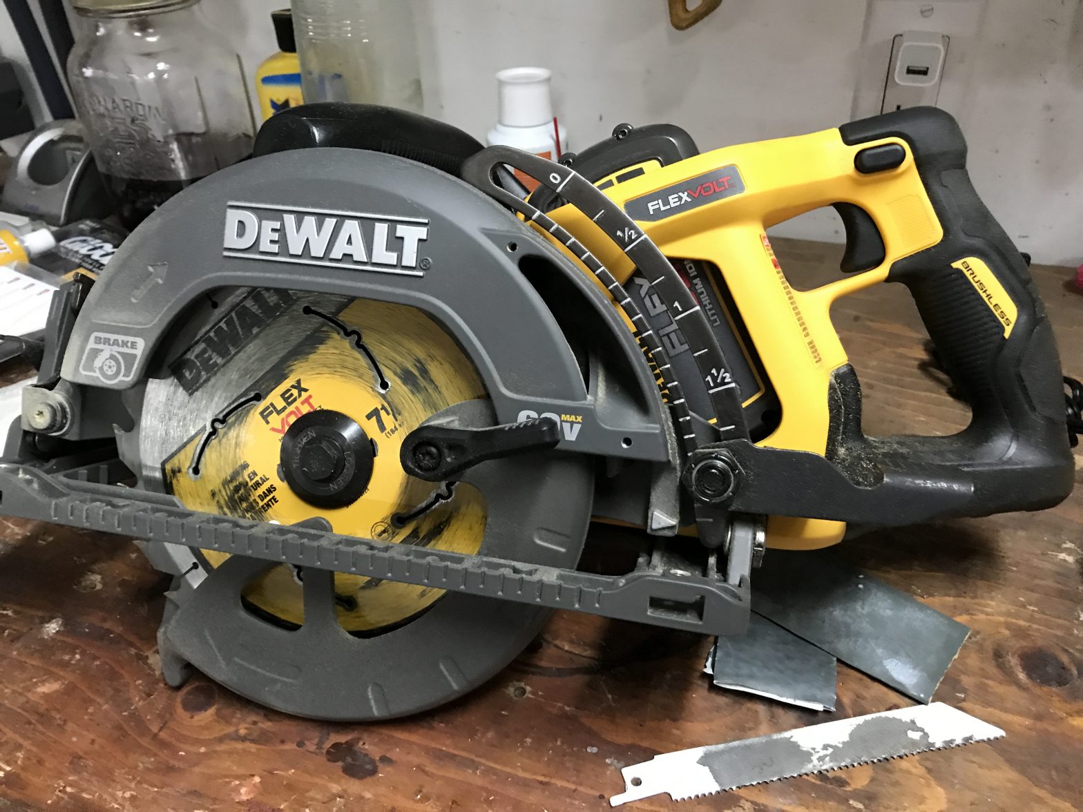 dewalt 60 volt circular saw