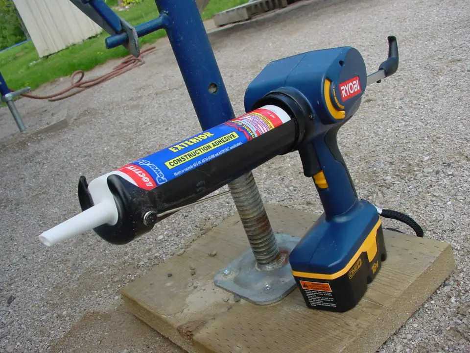 power caulking gun
