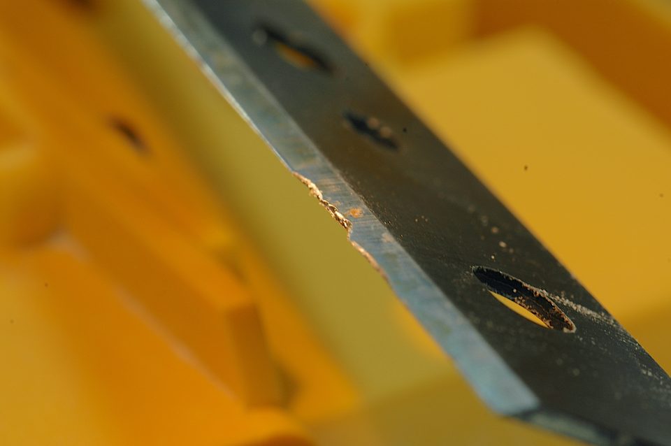 damaged planer blade