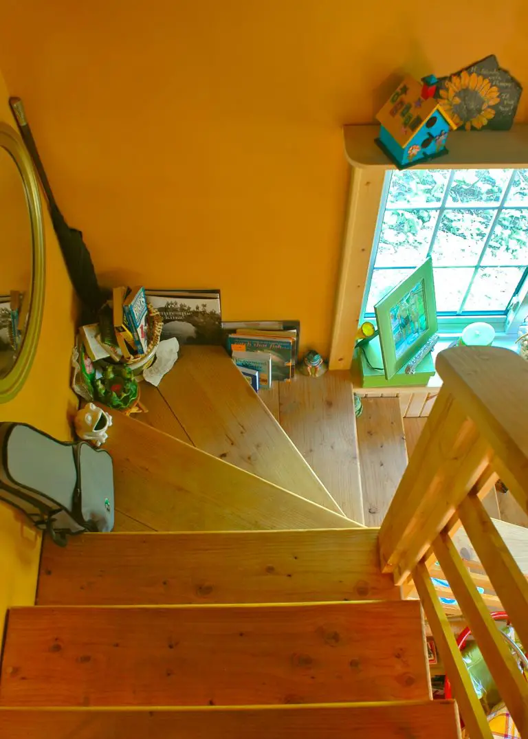 BUILD YOUR OWN STAIRS: Article and Videos Shows Building Basics