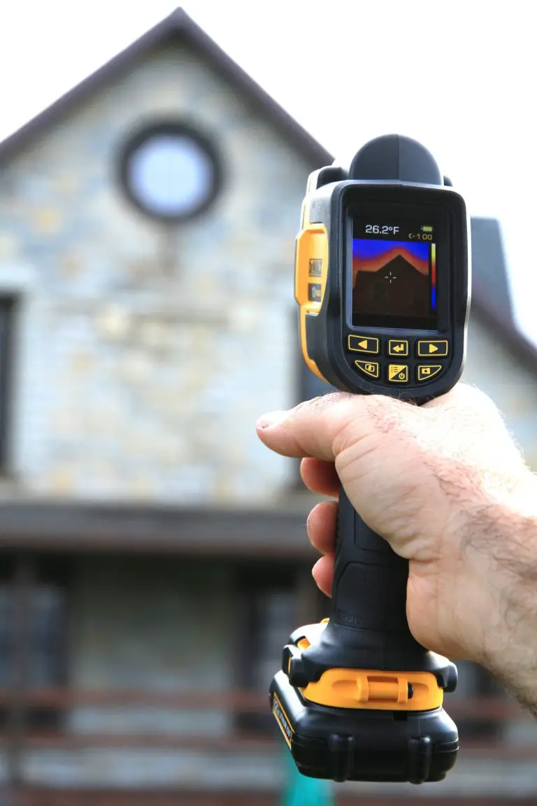 Handheld thermal camera measuring house temperature