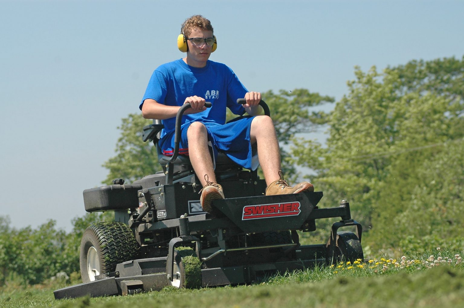BUYING A RIDING LAWN MOWER Here's What You Need to Know