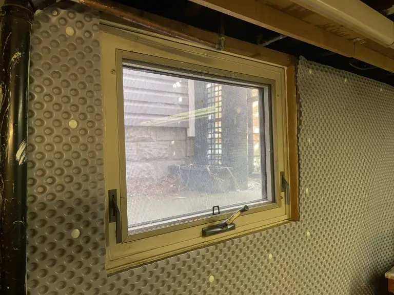Basement window with bubble wrap insulation