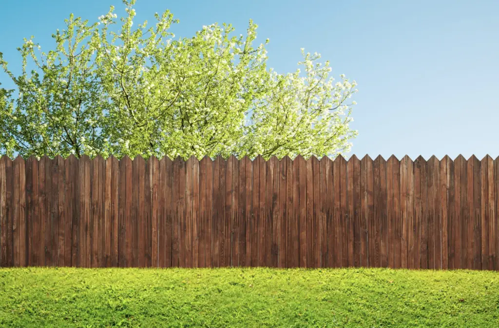 wood-metal-or-vinyl-what-material-is-best-for-your-fence