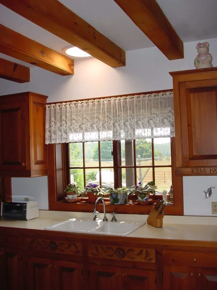 The light you see coming down from the ceiling is entirely natural light. A shiny sheet metal tube extends down from the roof, it travels through a storage area and ends in the round ceiling lens you see in the ceiling.