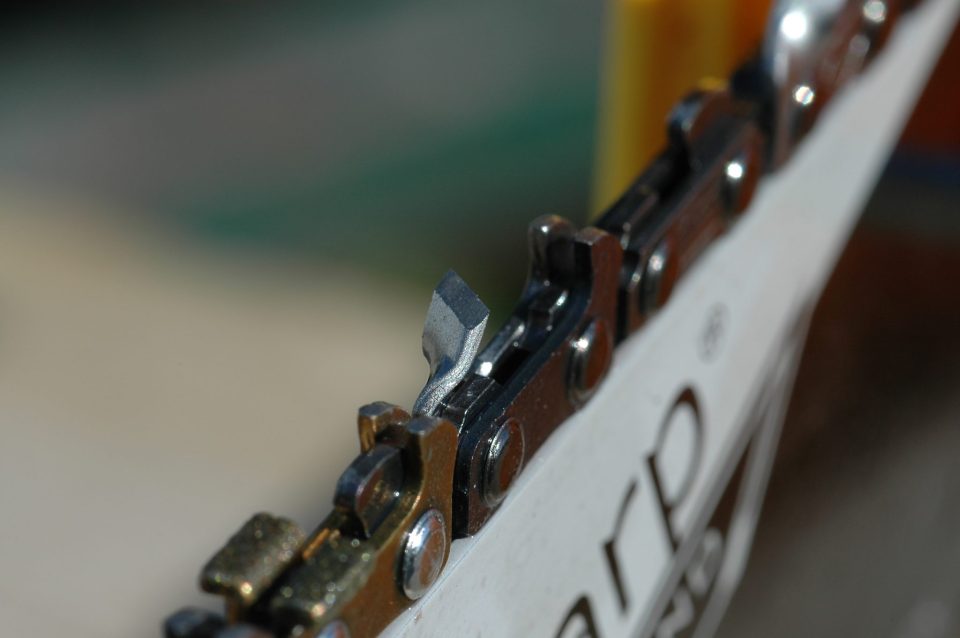 This close-up of a PowerSharp chain shows how it’s the top edge of the cutting tool that gets sharpened by the system. This fact is at the heart of how this system can work so quickly.