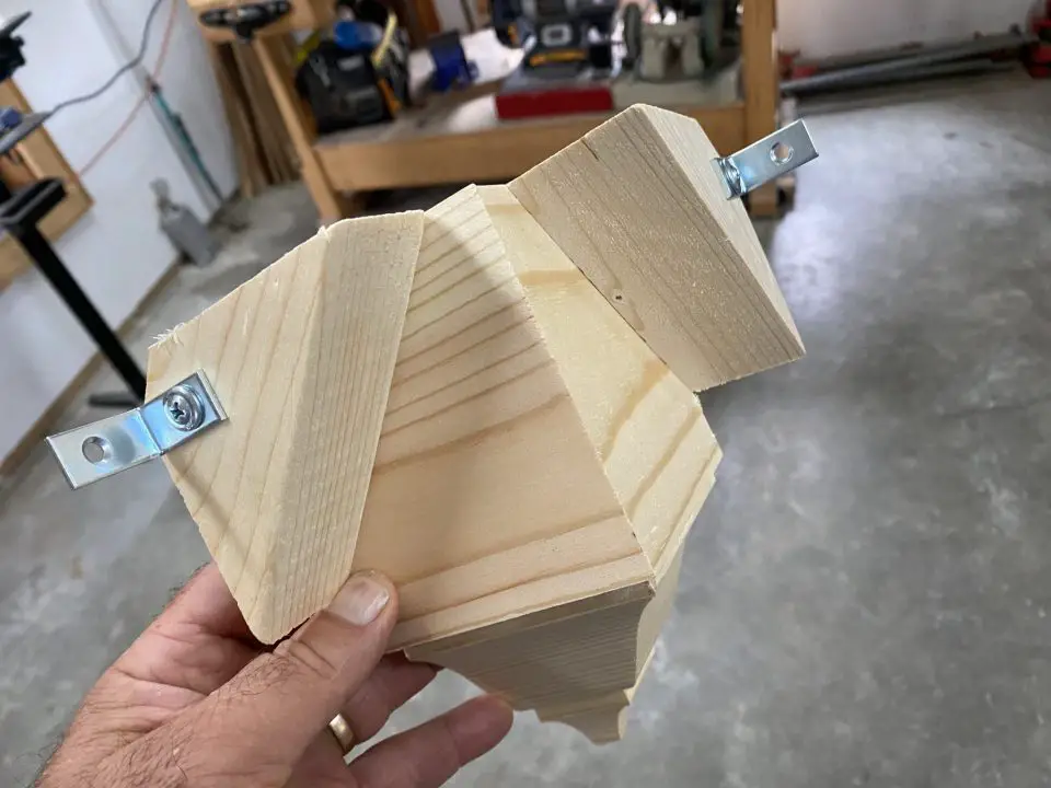 These corner blocks eliminate the need to cut angles on crown molding in corners. There’s an inside corner block and an outside corner block available from EZ Crown.
