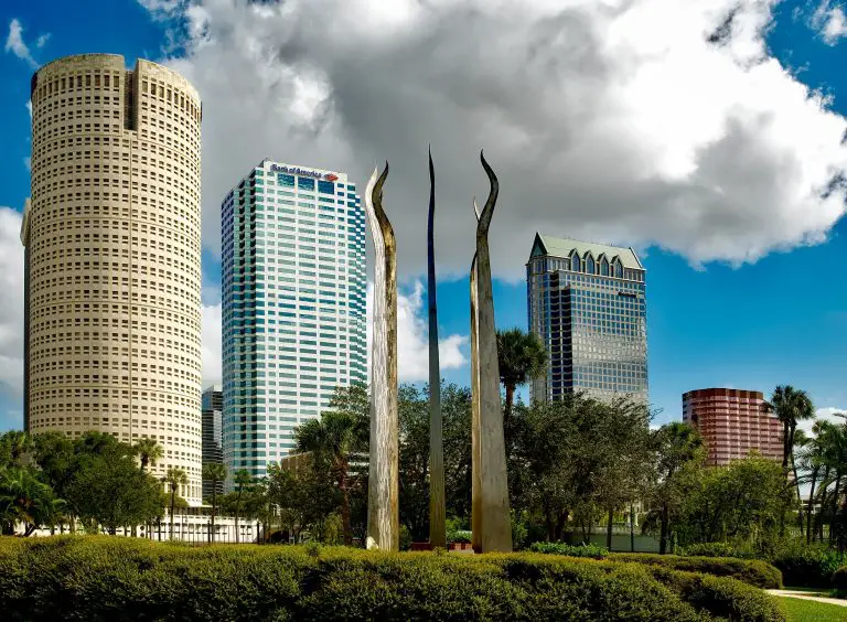 Florida’s Coastal Charm: The Allure of Living in Beachfront Flats by the Sea and Investing in Paradise
