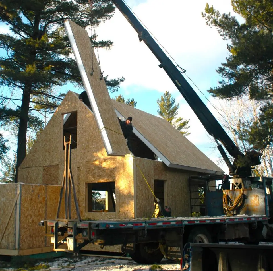 This small home was one I designed for friends. It’s made entirely with structural insulated panels (SIPs), including the roof. There are no studs or rafters in this structure.