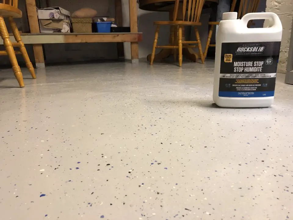 Sealed floor with moisture sealant container.
