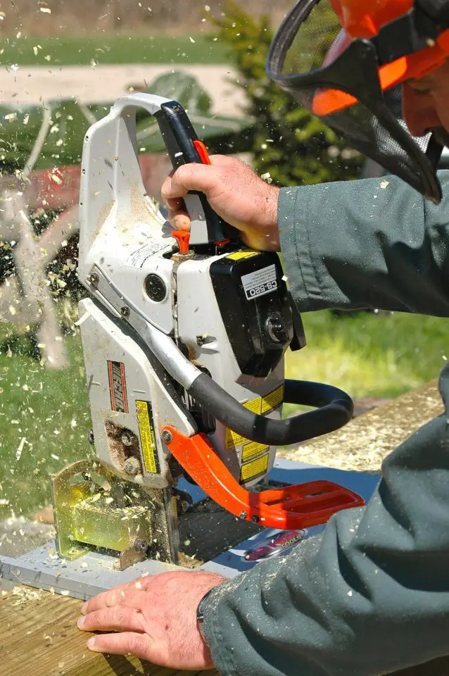 This is another way of cutting beams, more dangerous than the Prazi but more effective, too. The device that runs against the timbers is called a Head Cutter and has a built-in clamp to hold a small chainsaw.