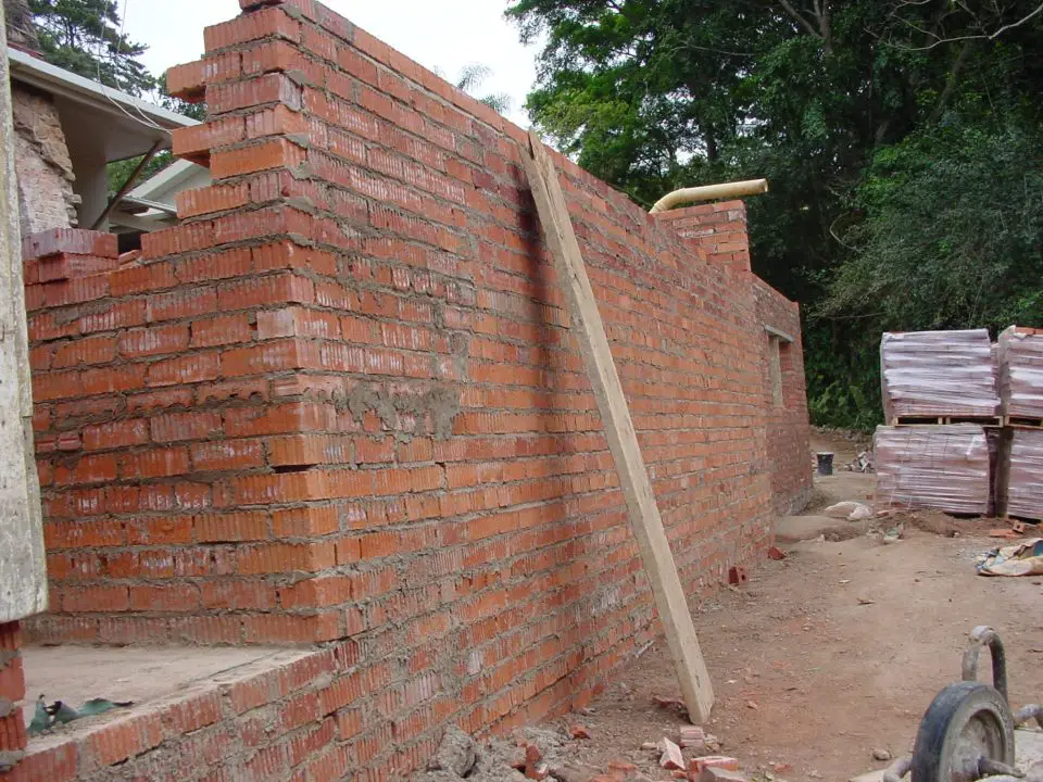 Solid, multi-brick wall construction is the way they do it in Durban. A moderate climate means the need for economical energy performance is less than in North America.