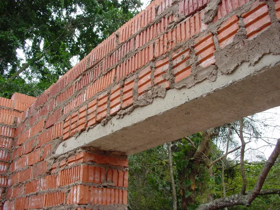 Typical window lintel construction. Multiple layers of bricks rest on top of a pre-formed, reinforced concrete lintel that supports the load.