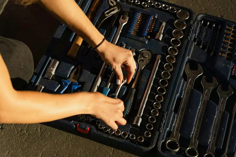 5 Must-Have Tools for Your Home DIY Auto Repair Kit