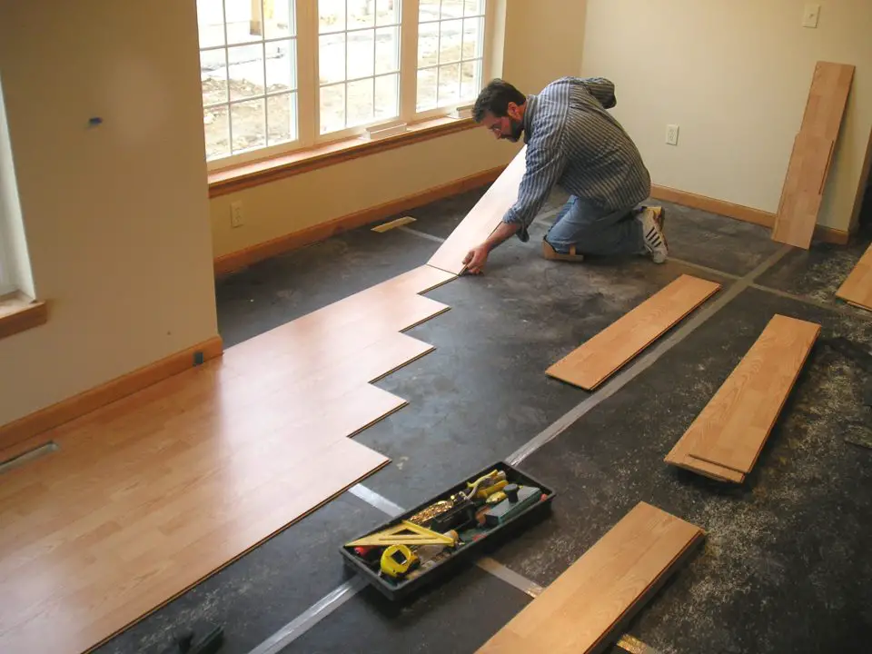 Free-floating laminate floors can be durable and easy to install, but they can also be noisy. Acoustic rubber underlay greatly reduces sound transmission between floors, boosting the quality of new floor installations.