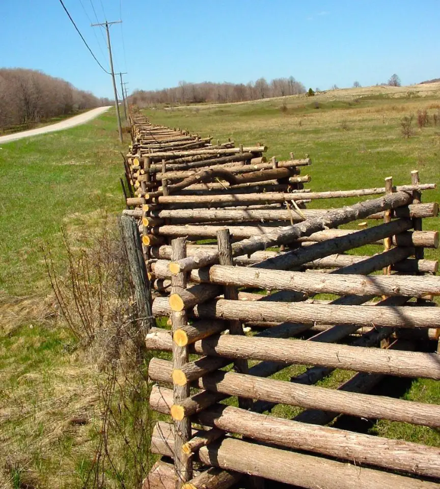 This brand new section of Manitoulin cedar rail fence is one of the best examples of the tradition. Called a snake rail fence, it’s made of rails that are 12 to 13-feet long, zigging and zagging back and forth about 6 feet.