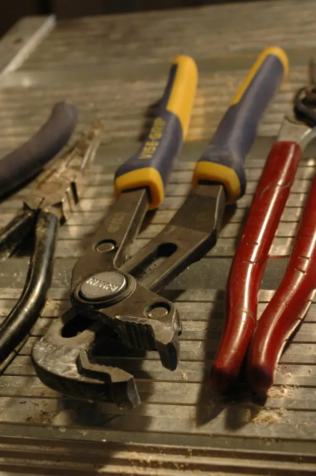 pliers
